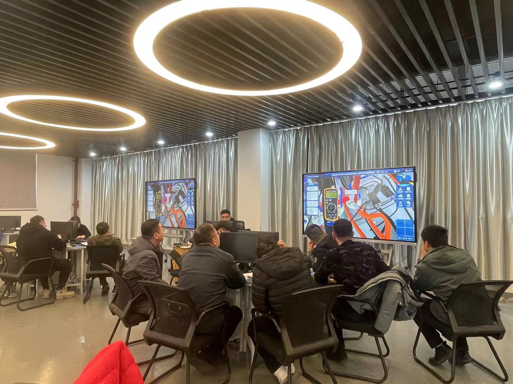 世紀龍助力職業(yè)院校教師素質(zhì)提高計劃