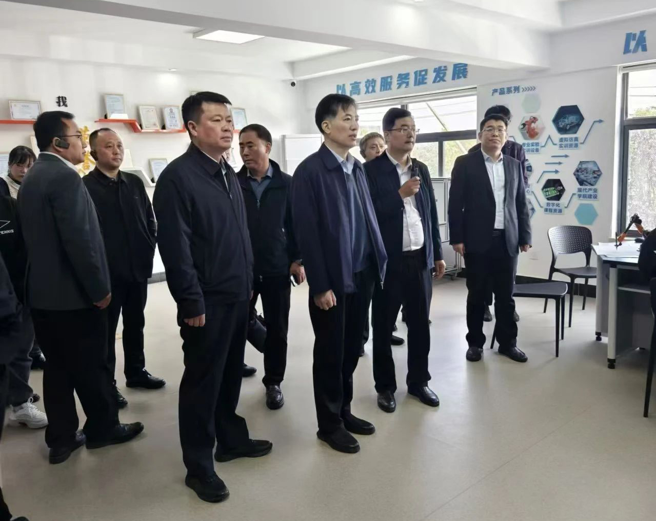 鹽南高新區唐書(shū)記蒞臨我司進(jìn)行實(shí)地考察與指導